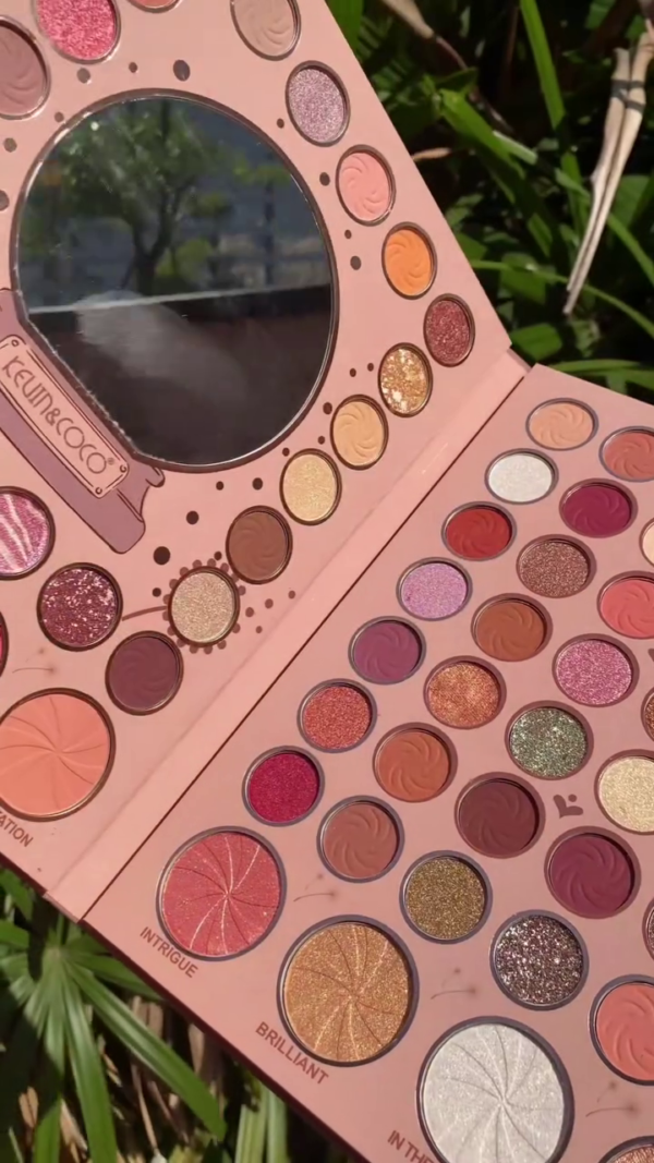 Multi-Color Eyeshadow Palette with High-Pigment Matte, Shimmer, and Glitter Finishes – Featuring 40 Versatile Shades for Eye-Catching Day-to-Night Looks