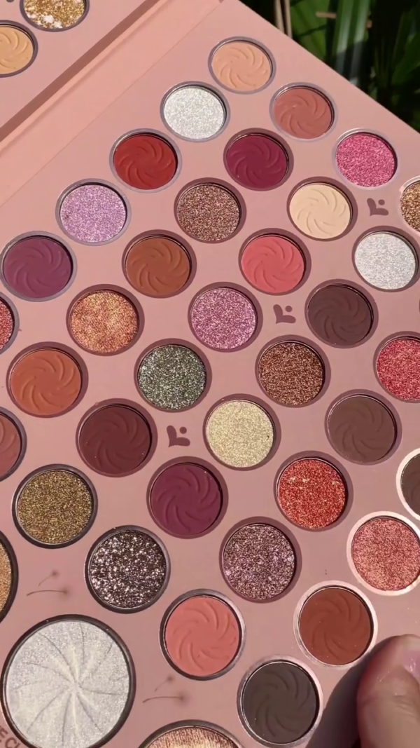 Multi-Color Eyeshadow Palette with High-Pigment Matte, Shimmer, and Glitter Finishes – Featuring 40 Versatile Shades for Eye-Catching Day-to-Night Looks - Image 3
