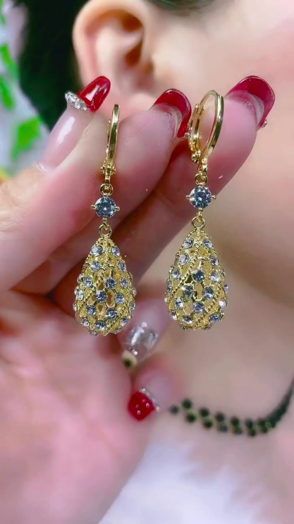 Gold-Plated Teardrop Dangle Earrings with Sparkling White Crystals – Intricately Designed Luxury Statement Jewelry for Weddings, Parties, and Special Occasions