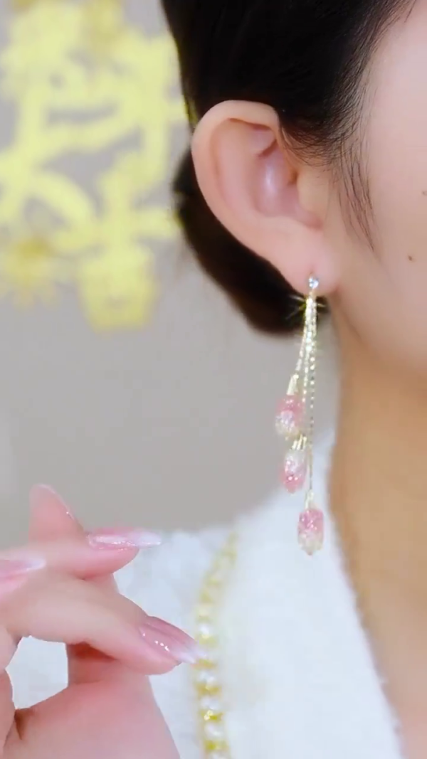 Elegant Long Dangle Earrings with Triple Pink Crystal Teardrops – Delicate Gold Chain Design for Women, Perfect for Weddings, Evening Parties, and Romantic Occasions