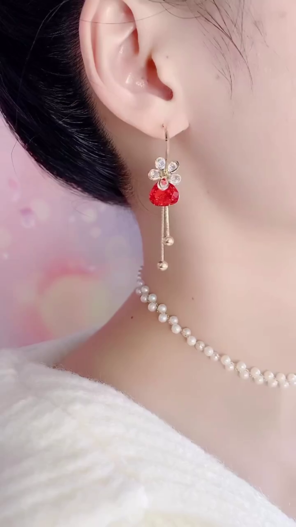 Elegant Gold-Plated Dangling Earrings with Crystal Flower and Red Heart Gemstone Accents – Delicate Dual Chain Drop Design with Ball Ends – Perfect for Weddings, Parties, and Special Occasions – Lightweight and Stylish Jewelry for Women and Girls
