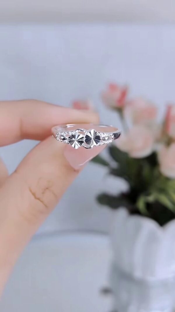 Exquisite Silver-Toned Geometric Floral Ring with Faceted Star-Cut Design – Elegant Vintage-Inspired Band for Women – Dainty and Unique Statement Jewelry Ideal for Engagement, Promise, or Everyday Wear - Image 3