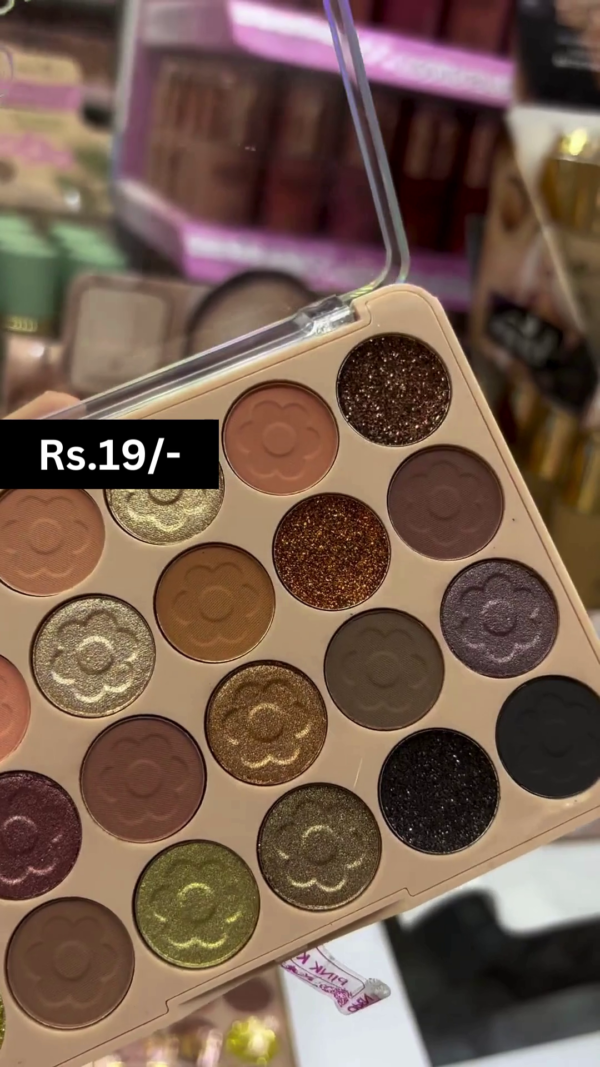 24-Color Eyeshadow Palette with Matte, Shimmer, and Glitter Finishes for Bold, Smokey, and Glamorous Eye Looks, Featuring Long-Lasting Pigmentation - Image 3