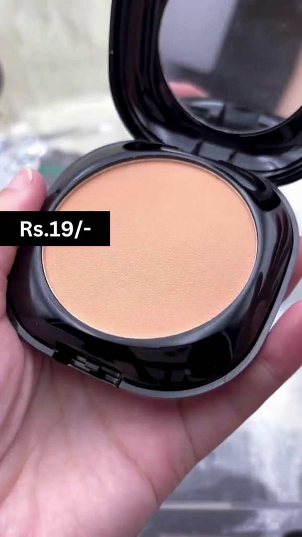 Silky Smooth Compact Face Powder with Built-In Mirror – Lightweight, Long-Lasting Matte Finish for Oil Control and Even Skin Tone – Ideal for Daily Wear and On-the-Go Touch Ups