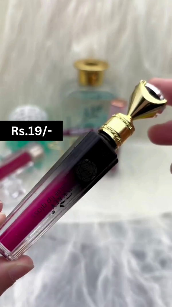 Lip Gloss – Achieve a Gorgeous, Ultra-Glossy Finish with a Luxurious Shine, Long-Lasting Formula for Hydrated and Soft Lips, Perfect for Everyday Wear and Special Occasions