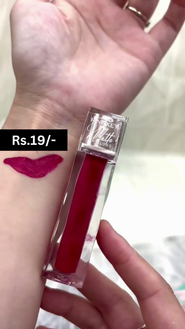 Long-Lasting Matte Lip Gloss with Intense Pigmentation for Bold, Smooth Finish and Comfortable Wear
