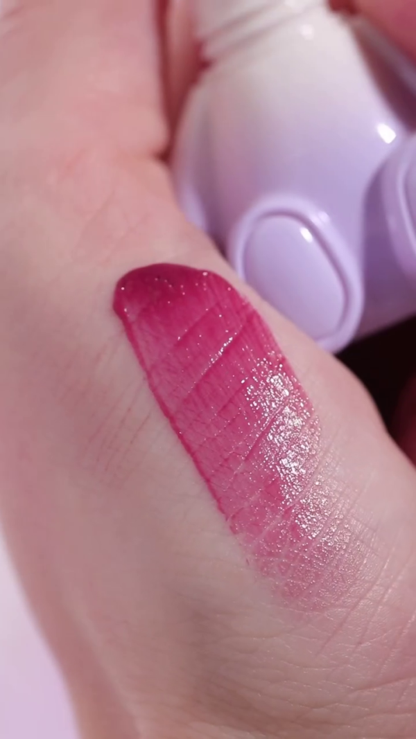 Adorable Bunny-Shaped Gradient Purple Lip Gloss Keychain – Moisturizing, High-Shine Tinted Lip Tint with Glossy Finish for On-the-Go Beauty - Image 2