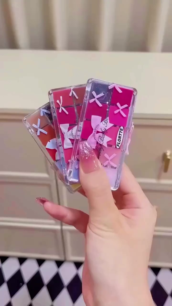 Sweet Girl Lip Cream Palette – Multi-Shade Glossy Lip Color Set with Mirror, Cute Bow Packaging, and a Variety of Vibrant and Glittery Tones for Customizable Lip Looks