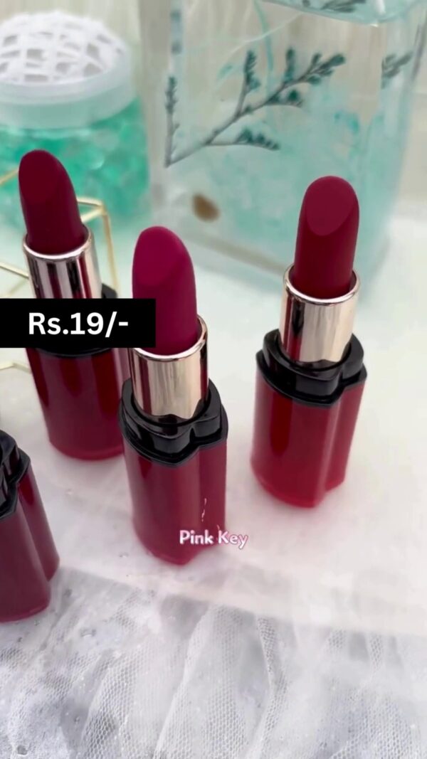 Velvety Matte Long-Lasting Lipstick Set in Bold Berry and Wine Shades with Smooth Waterproof Finish – Perfect for All-Day Wear and Stunning Swatches