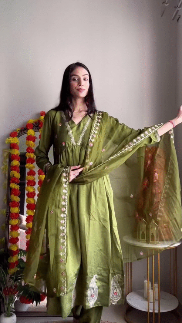 Embroidered Cotton Kurta Set with Matching Pants and Sheer Dupatta, Featuring Floral Thread Work and V-Neck Design – Perfect for Festive and Ethnic Occasions - Image 2
