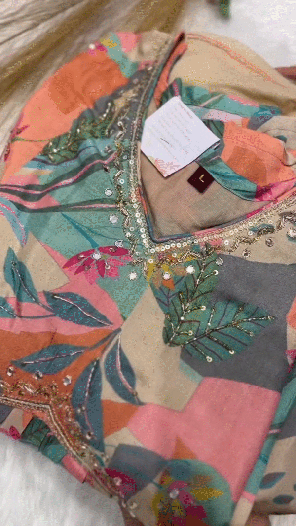 Lavender Embroidered Kurta Set with Delicate Thread Work, Elasticated Pants, and a Dual-Tone Purple Floral Dupatta – A Graceful and Feminine Ensemble Ideal for Semi-Formal Events and Festive Wea
