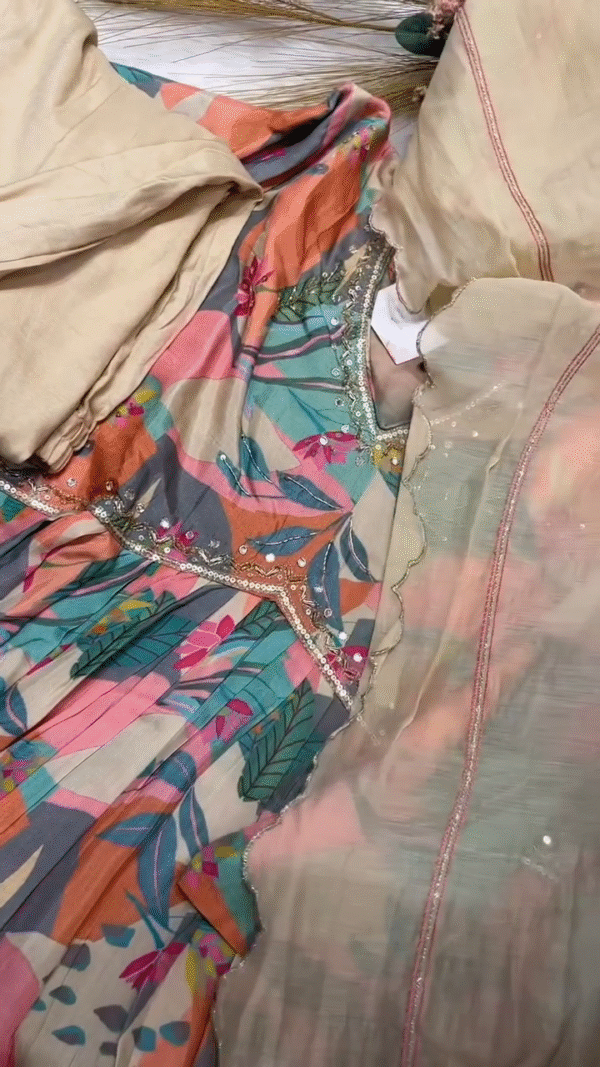 Lavender Embroidered Kurta Set with Delicate Thread Work, Elasticated Pants, and a Dual-Tone Purple Floral Dupatta – A Graceful and Feminine Ensemble Ideal for Semi-Formal Events and Festive Wea - Image 2