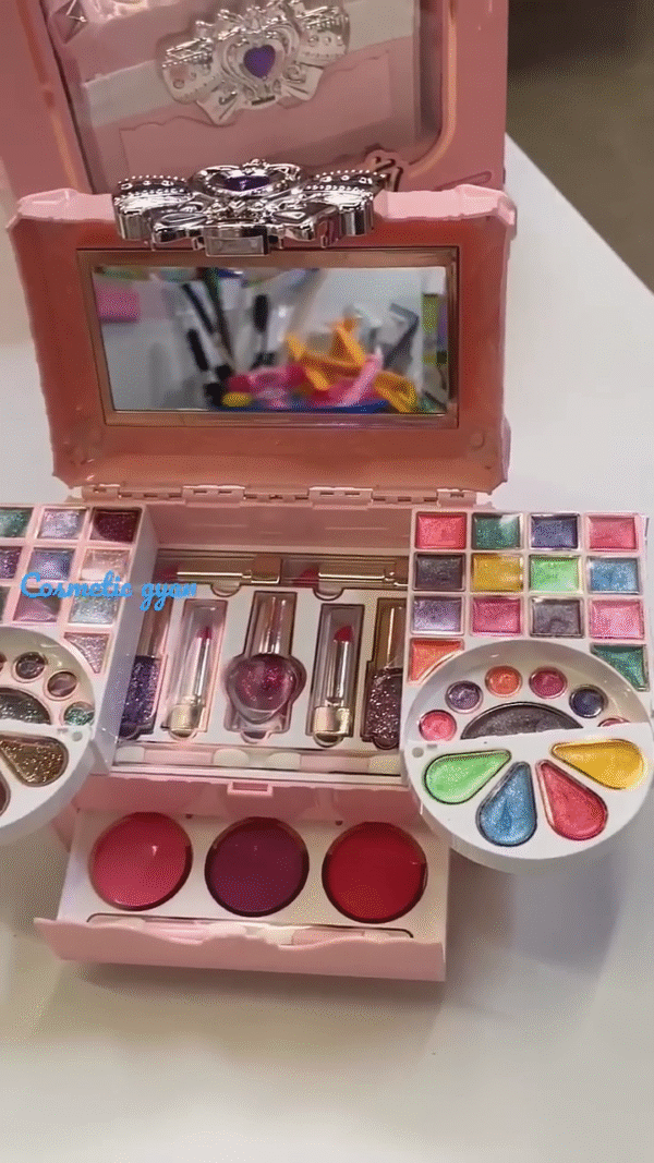 Magic Beauty Set: Glitter, Lipsticks, and More in One Cute Case - Image 2