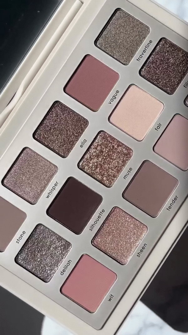 Neutral and Smoky Eyeshadow Palette with Gorgeous Matte and Shimmer Shades