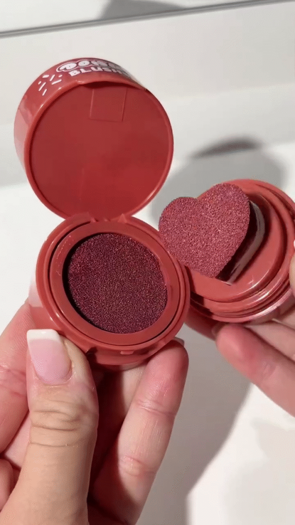 Heart-Shaped Cushion Blush with Rich Berry Tone – Soft and Buildable for a Natural Flush - Image 2