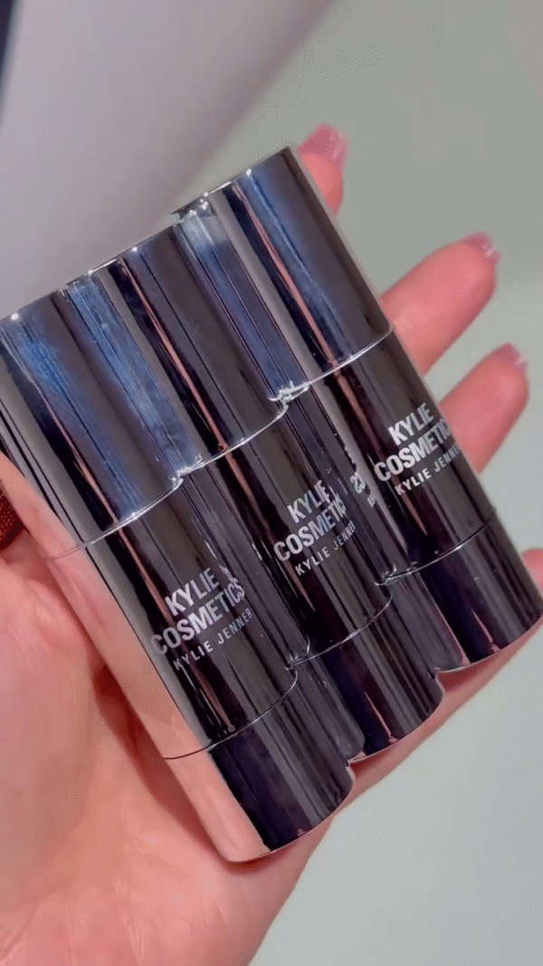 Shimmery Highlighting Sticks – Buildable, Glowy Shades for a Radiant Finish