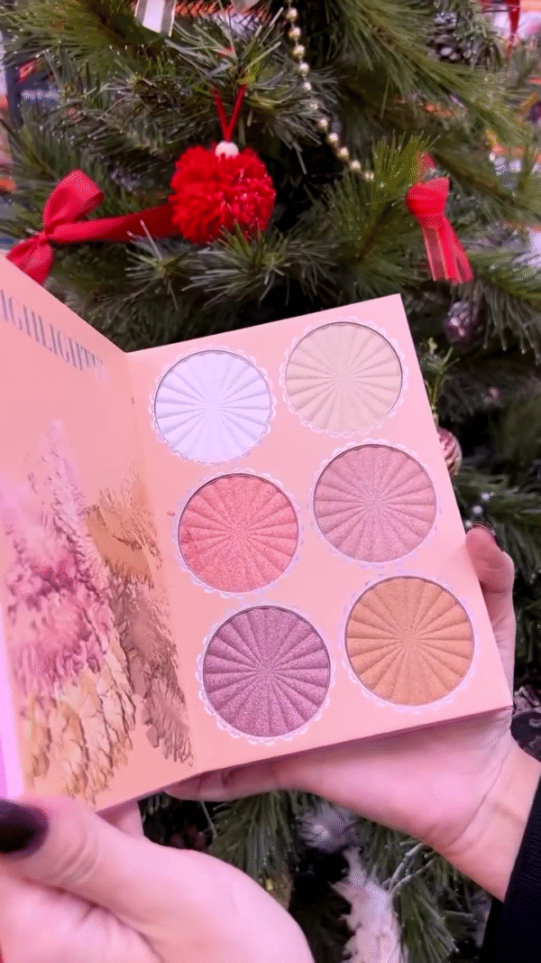 Vibrant Multi-Shade Eyeshadow Palette with Heart-Embossed Pans – Includes a Stunning Range of Matte, Metallic, and Shimmer Shades - Image 3