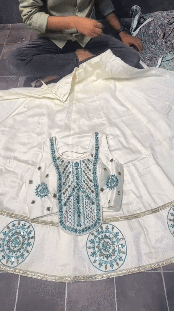 Elegant Mirror Work Choli with Embroidered Neckline & Printed Dupatta – Traditional Ethnic Wear for Festive & Wedding Occasions - Image 2