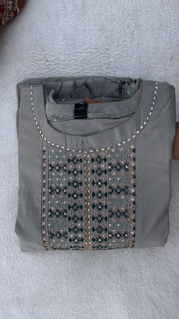 Graceful Light Grey Embroidered Kurta Set with Floral Printed Organza Dupatta – Elegant Party Wear and Festive Ethnic Outfit for Women