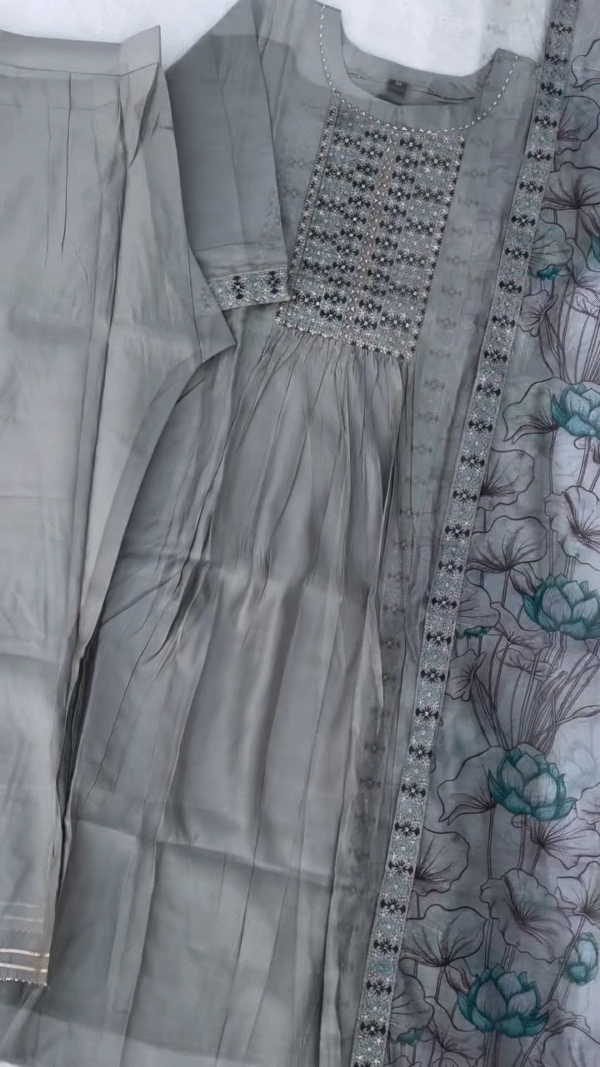 Graceful Light Grey Embroidered Kurta Set with Floral Printed Organza Dupatta – Elegant Party Wear and Festive Ethnic Outfit for Women - Image 2