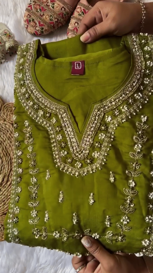 Green Embroidered Kurta Set with Delicate Detailing – Perfect for Traditional and Festive Occasions