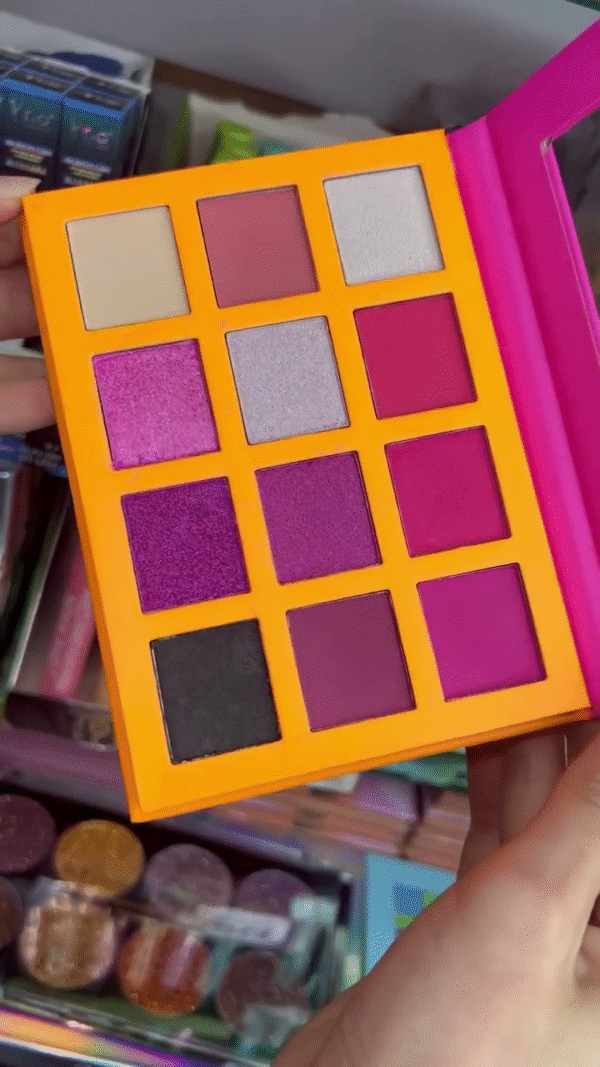 15-Color Bright Eyeshadow Palette – Mix of Matte and Shimmer Shades in Vibrant Pinks, Purples, Silvers, and Deep Black for Bold, Creative, and High-Impact Eye Makeup Looks