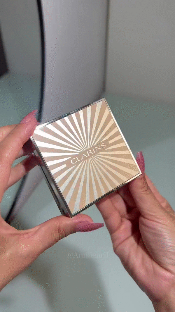 Radiant 4-in-1 Highlighter and Blush Palette – Soft Pink, Rose, and Bronze Shades for a Beautiful, Luminous Glow