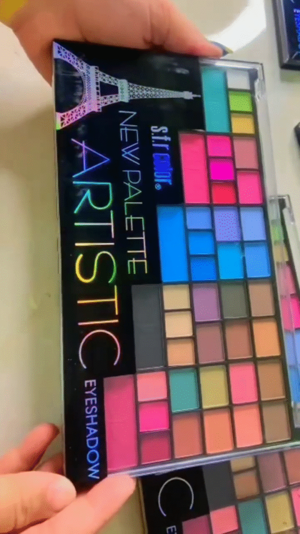 Vibrant Eyeshadow Palette – Bold and Colorful Shades for Creative and Stunning Makeup Looks