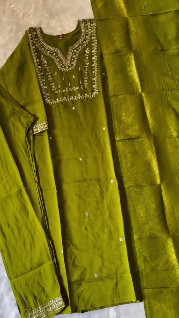 Green Embroidered Kurta Set with Delicate Detailing – Perfect for Traditional and Festive Occasions - Image 2