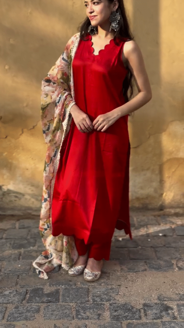 Red Kurta with Floral Dupatta: A Beautiful Fusion of Elegance and Comfort in a Historic Setting - Image 2