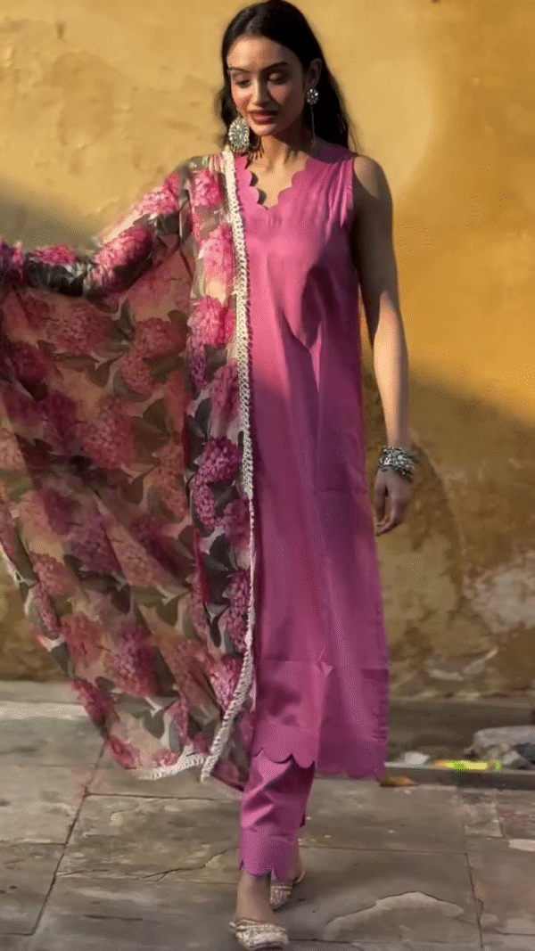 Pink Kurta with Floral Dupatta: A Stylish Blend of Tradition and Modern Chic in a Heritage Setting - Image 2