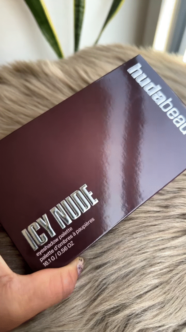 20-Color Eyeshadow Palette with Matte, Shimmer, and Glitter Shades – Featuring Neutral Tones, Rosy Pinks, and Sparkling Silvers for Glamorous and Everyday Looks