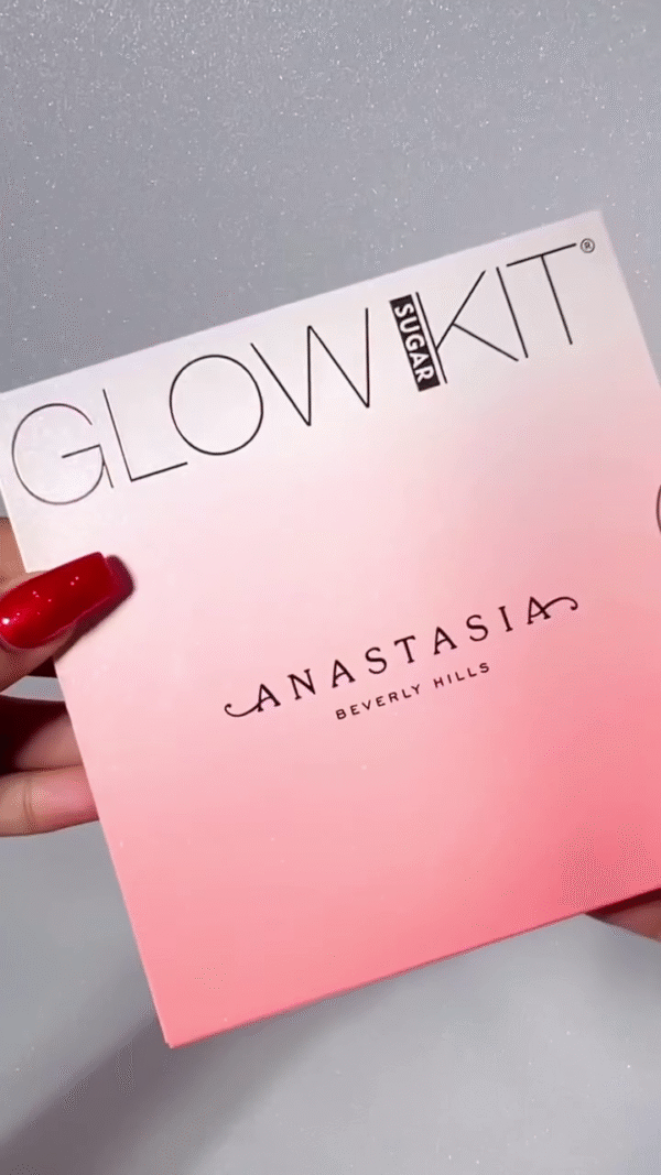 Glow Kit Highlighter Palette with 4 Stunning Shades: Marshmallow, Gumdrop, Butterscotch, and Caramel for a Radiant, Sun-Kissed Finish