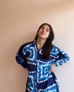 Threads of Royal Legacy: Discovering the Splendor of Indian Ethnic Ensembles That Weave Together the Grandeur of the Past with the Glamour of the Present (Version 62)