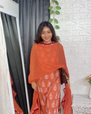 The Soul of Indian Fashion: Handwoven Ethnic Wear That Bridges the Gap Between Ancient Craft and Contemporary Sophistication (Version 60)