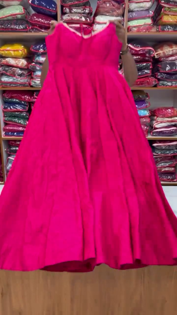 The Soul of Indian Fashion: Handwoven Ethnic Wear That Bridges the Gap Between Ancient Craft and Contemporary Sophistication (Version 20)