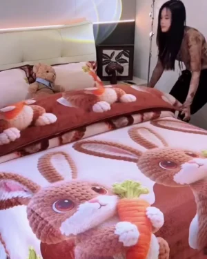 Adorable 3D Rabbit and Carrot Print Ultra-Soft Velvet Bedding Set - Luxury Plush Winter Comforter & Pillowcase Collection