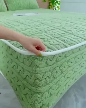 Ultra-Soft Fleece Quilted Bedding Set – Luxurious Tan Cable-Knit Textured Mattress Cover with Matching Pillow Shams, Thick Warm Flannel Winter Bedspread